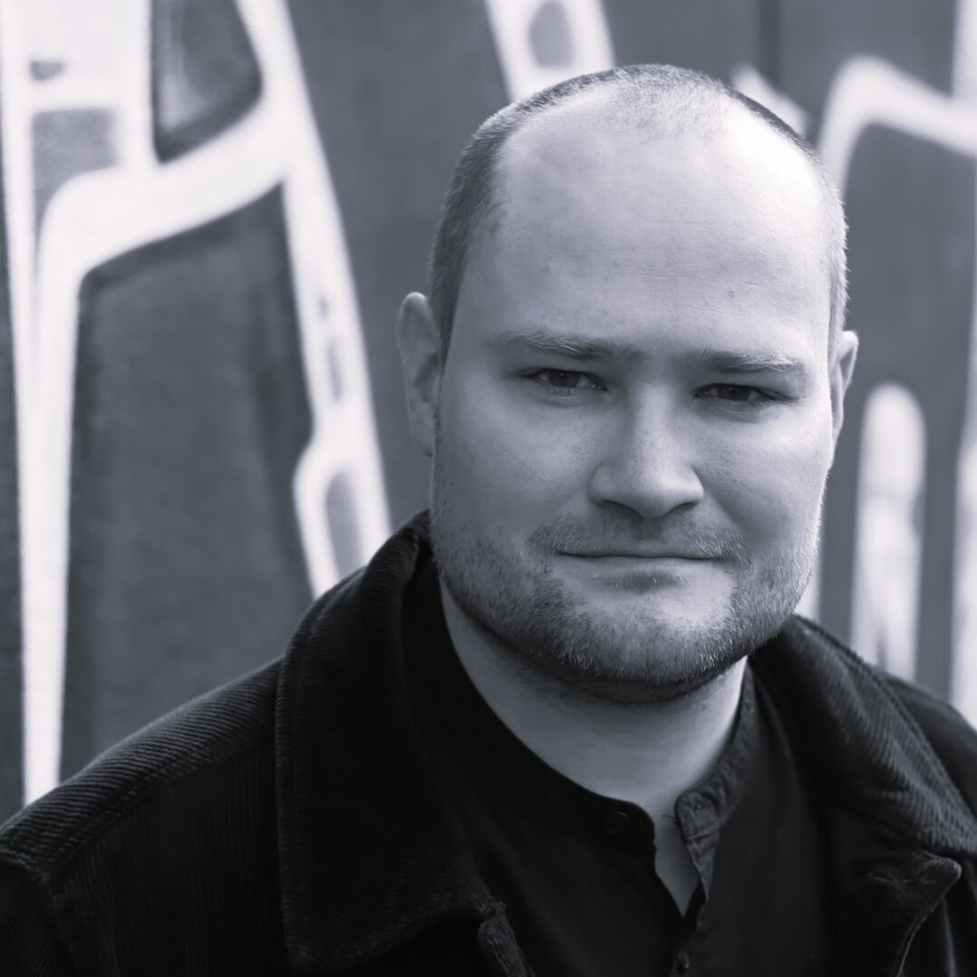 Christian Minwegen: Performance- und Medienkünstler, Creative Producer und Mitarbeiter für renommierte Künstler*innen der freien Szene (u.a. Hofmann&Lindholm, Marlin de Haan)