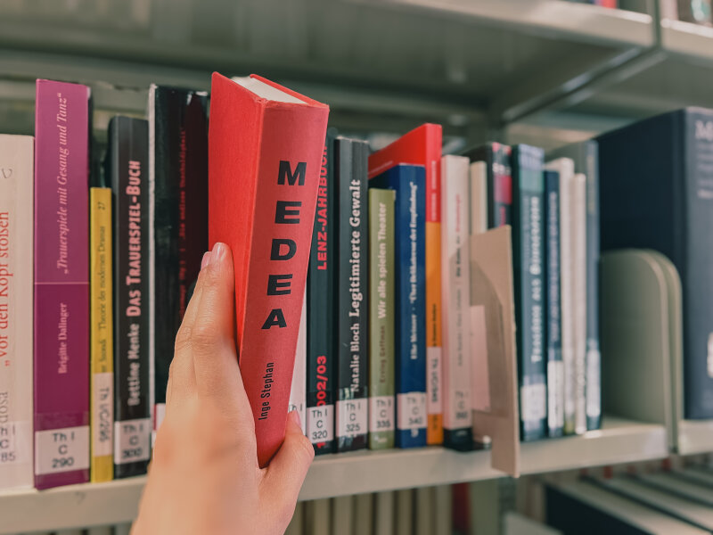 Medea Bibliothek